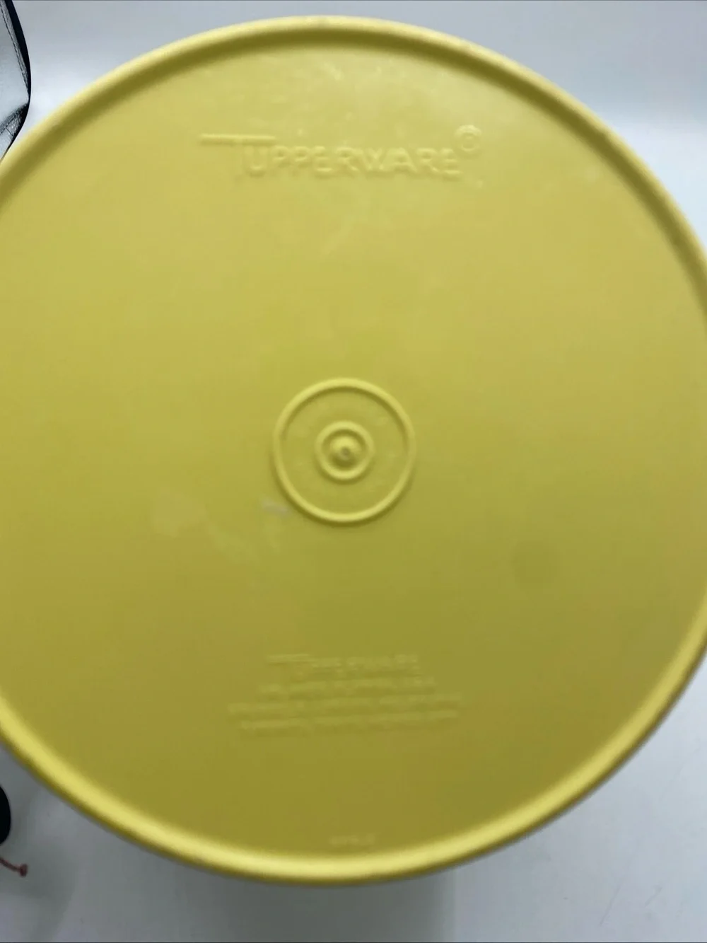 Tupperware vintage yellow